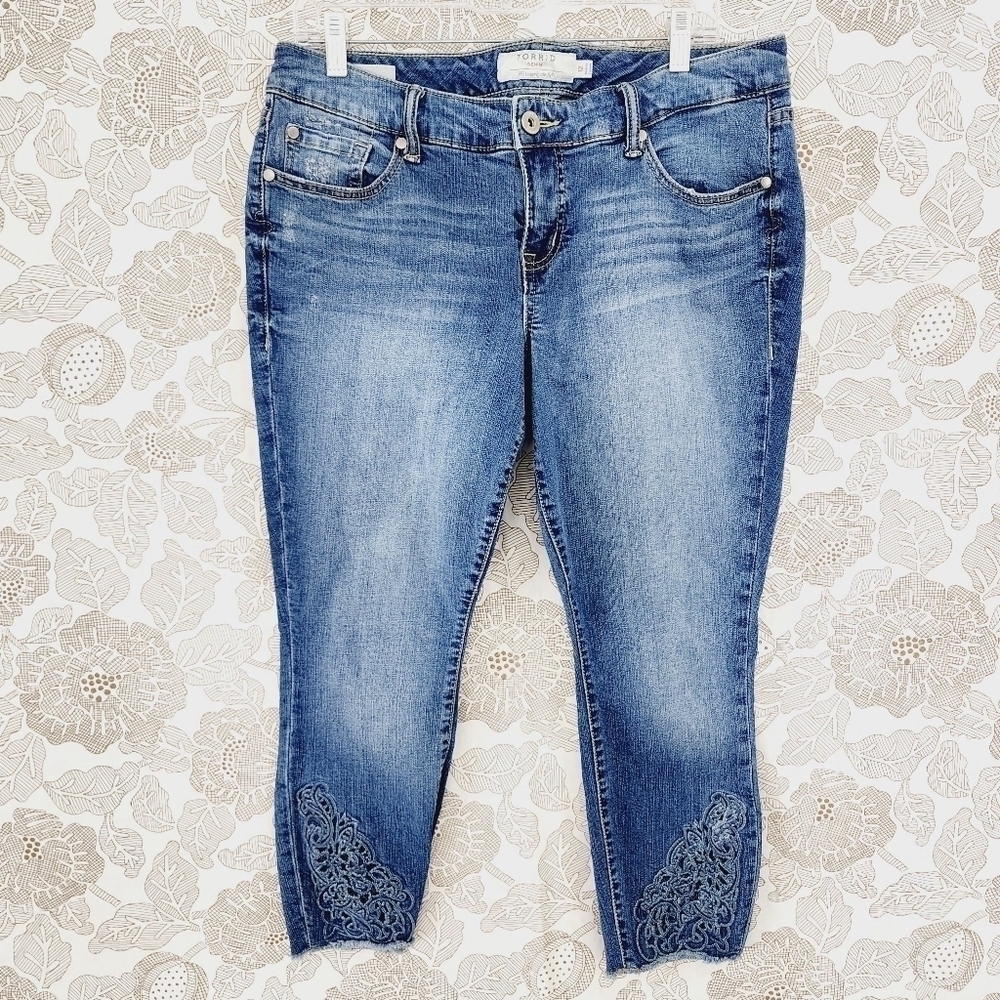 Torrid Skinny Paisley Cut out Crop Jeans Women's 12